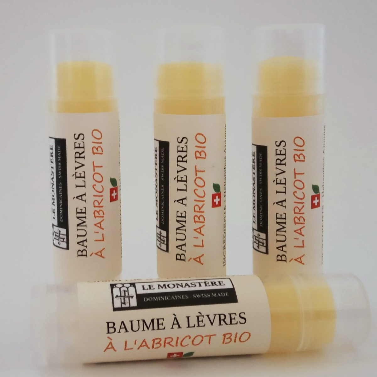 Baume à lèvres naturel et arisanal à l'huile de noyaux d'abricots bio