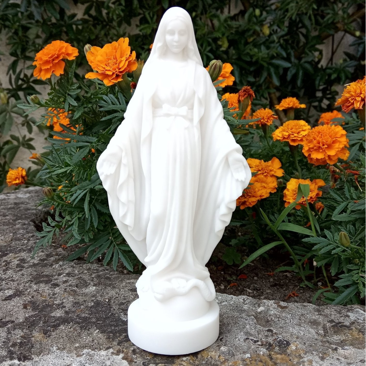 statue de la Vierge en albâtre