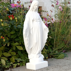 statue de la Vierge Marie extérieur