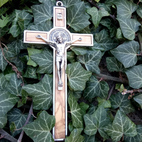 crucifix métal et olivier