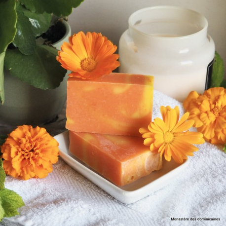savon artisanal à la carotte pour le visage