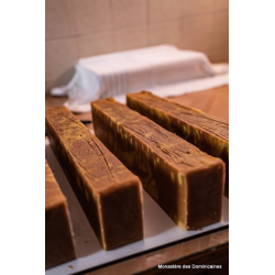les barres de savon solide gousse de vanille sortent du moule et sont découpées!