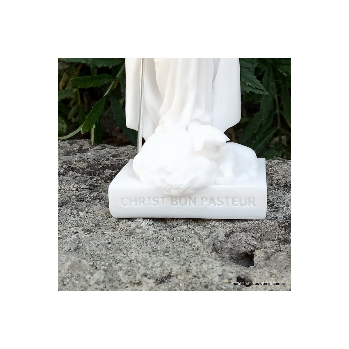 socle de la  statue du Christ Bon Pasteur