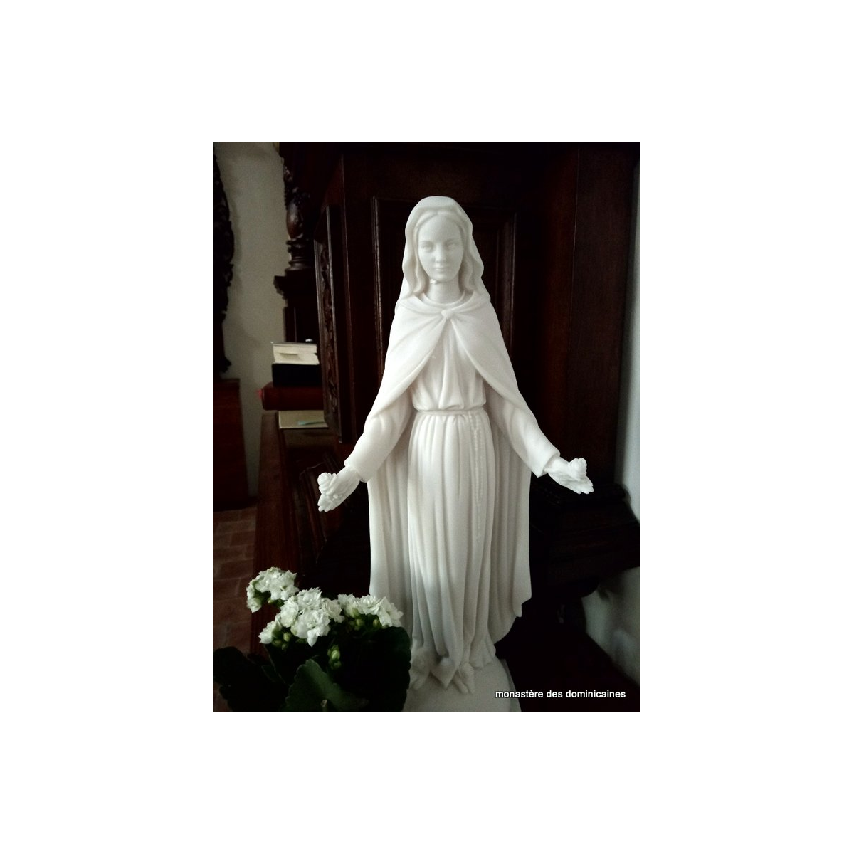 statue de la vierge aux roses