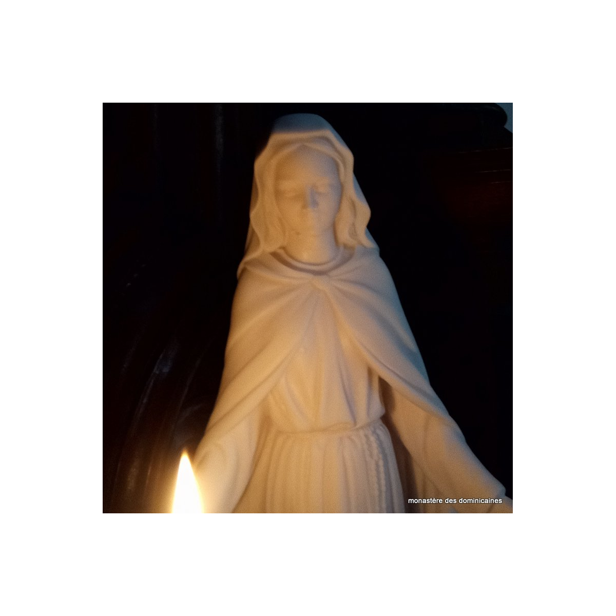 statue de la Vierge en albâtre