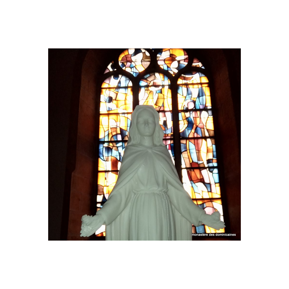 statue de Notre-Dame des roses