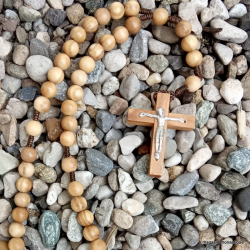 chapelet en bois d'olivier avec Christ
