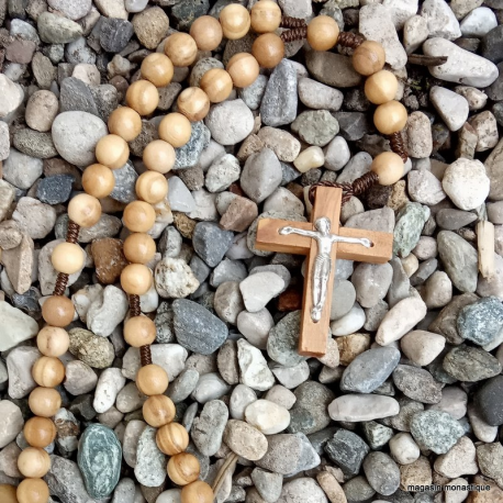 chapelet en bois d'olivier avec Christ