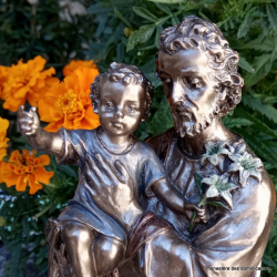 Statue de saint Joseph avec l'Enfant Jésus