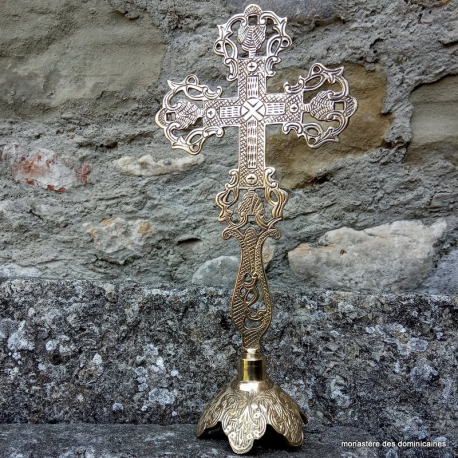 croix sur pied en bronze