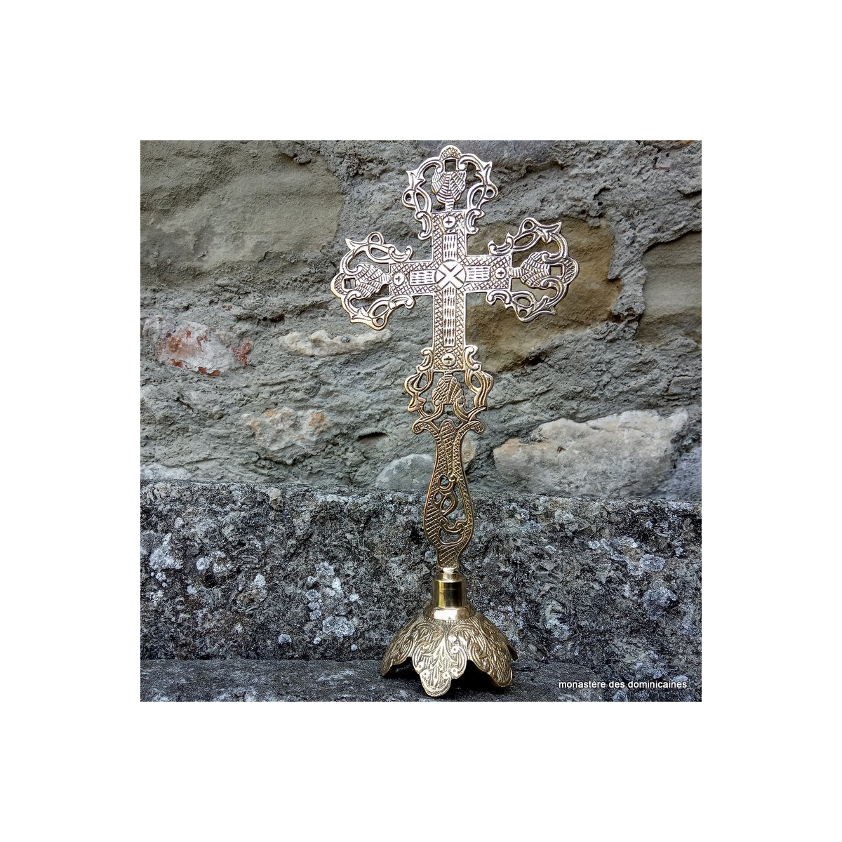 croix sur pied en bronze