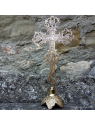croix sur pied en bronze