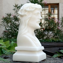 Buste du Christ en albâtre