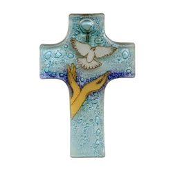 croix vitrail représentant la colombe de la paix