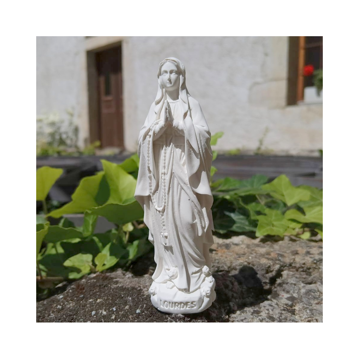statue de la Vierge de Lourdes