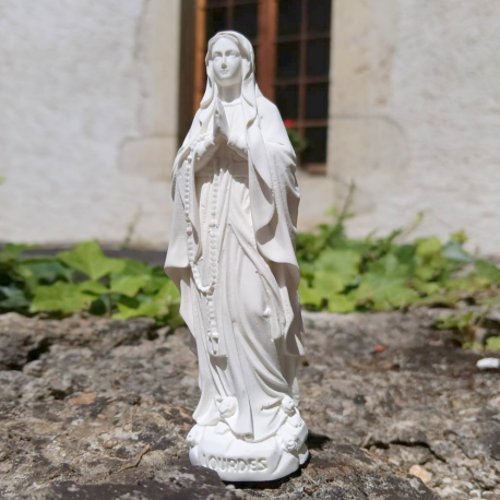 petite statue de la Vierge de Lourdes