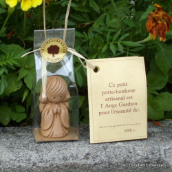 ange gardien en terre cuite