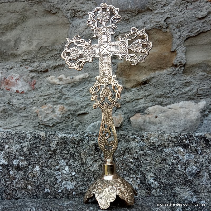 croix sur pied en bronze