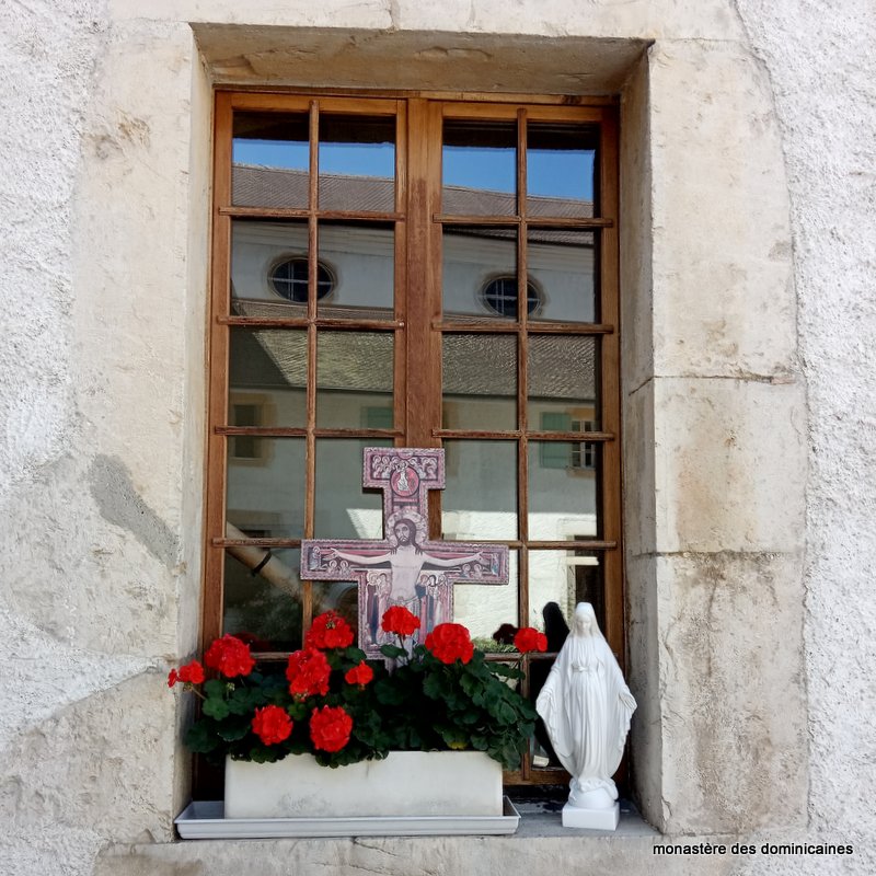 statue vierge miraculeuse